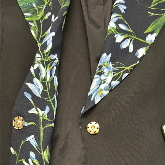 Black Floral Blazer with Belt - Picture 5 of 8